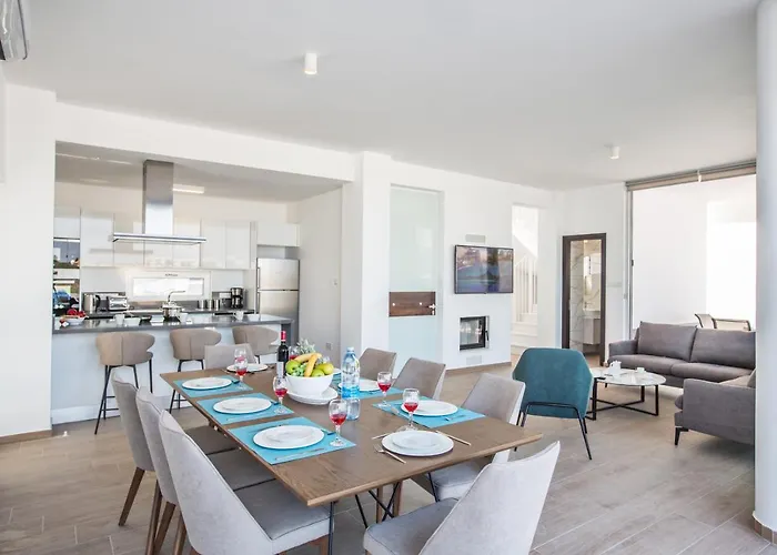 Olivine Ol17 * Protaras